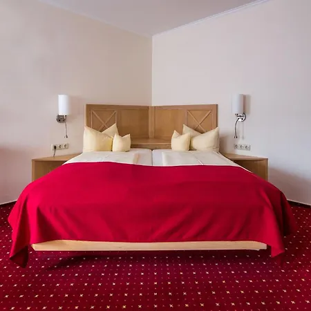 Acht Linden Эгесторф