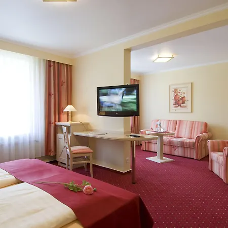 Отель Acht Linden