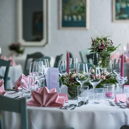 Acht Linden Эгесторф