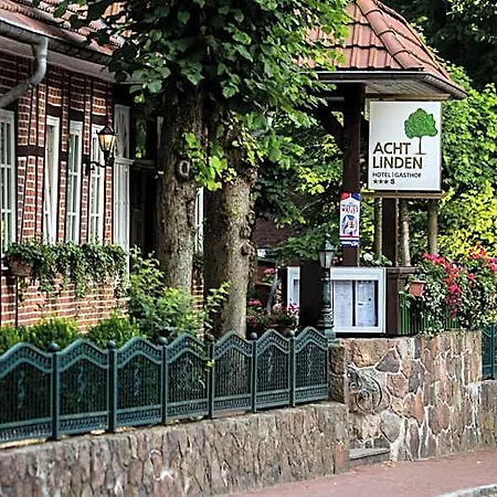 Acht Linden 4*