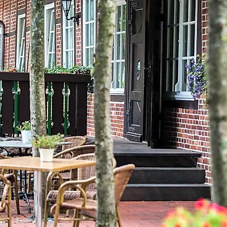 Acht Linden Hotel 4*