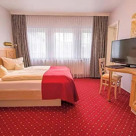 Acht Linden Hotel 4*