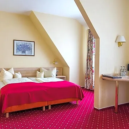 Acht Linden Hotel 4*
