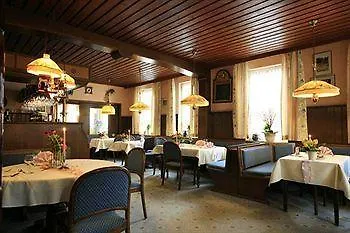 Acht Linden Эгесторф