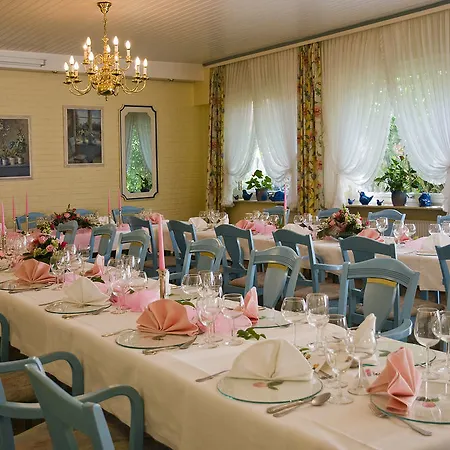 Acht Linden Hotel 4*