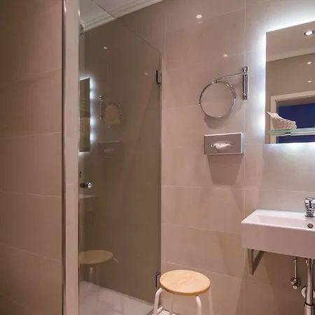 Отель Acht Linden 4*