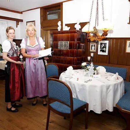 Acht Linden Эгесторф